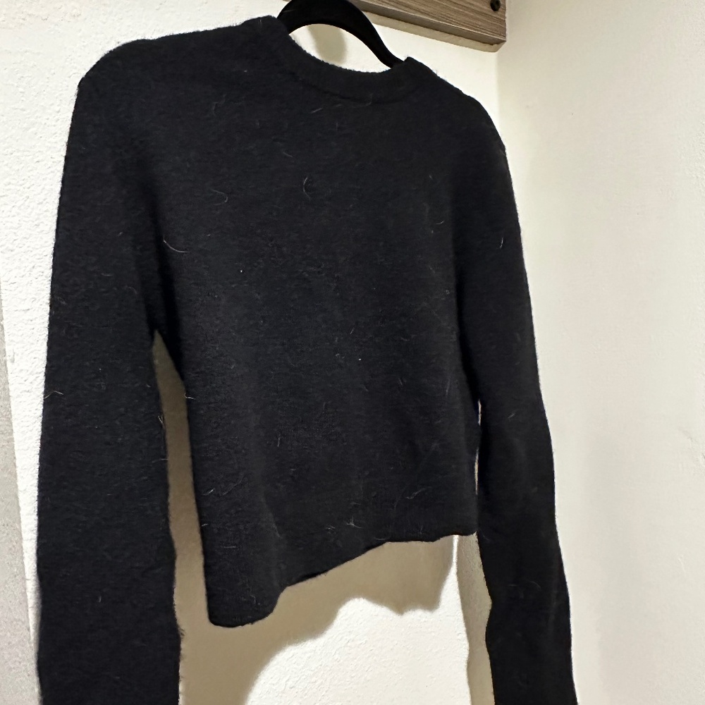 LuLulemon Athletica cropped crew sweaters, size M
